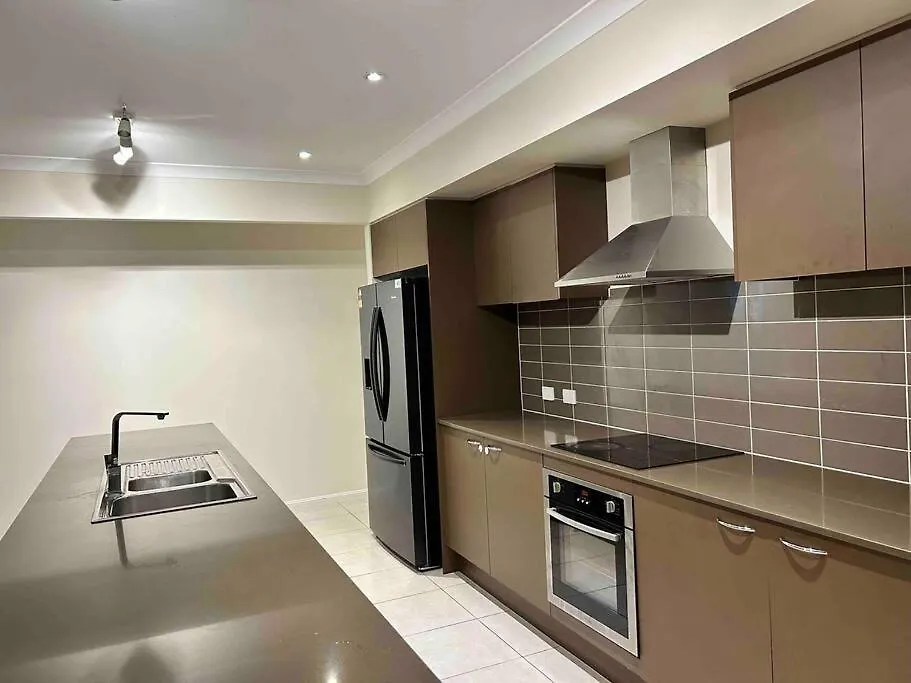 Stay At Flagstone Jimboomba Holiday home